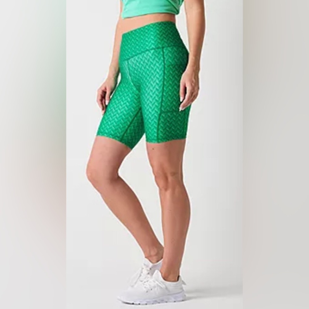 NEW Xersion EverUltra Fitted 8” Bike Short